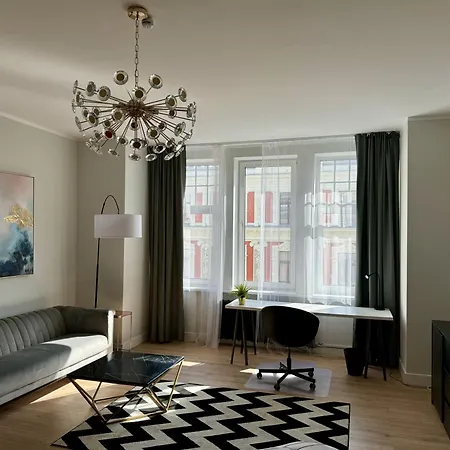 Lägenhet Beautiful, Spacious, 4br
