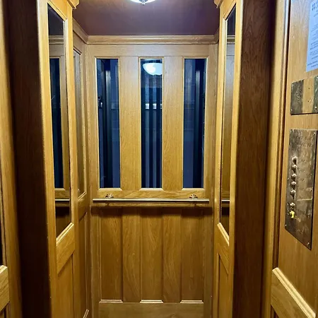 Beautiful, Spacious, 4br Riga